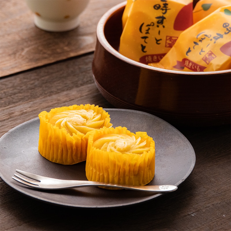 ขนมสวีตโปเตโตจากมันหวาน Naruto Kintoki ที่จัดเสิร์ฟบนจาน