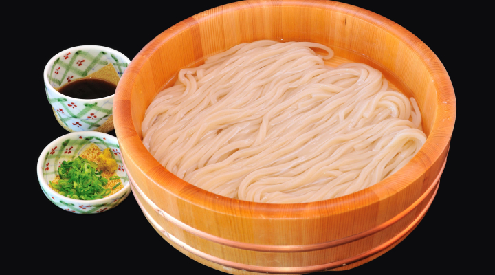 Tarai Udon เสิร์ฟในอ่างไม้ขนาดใหญ่
