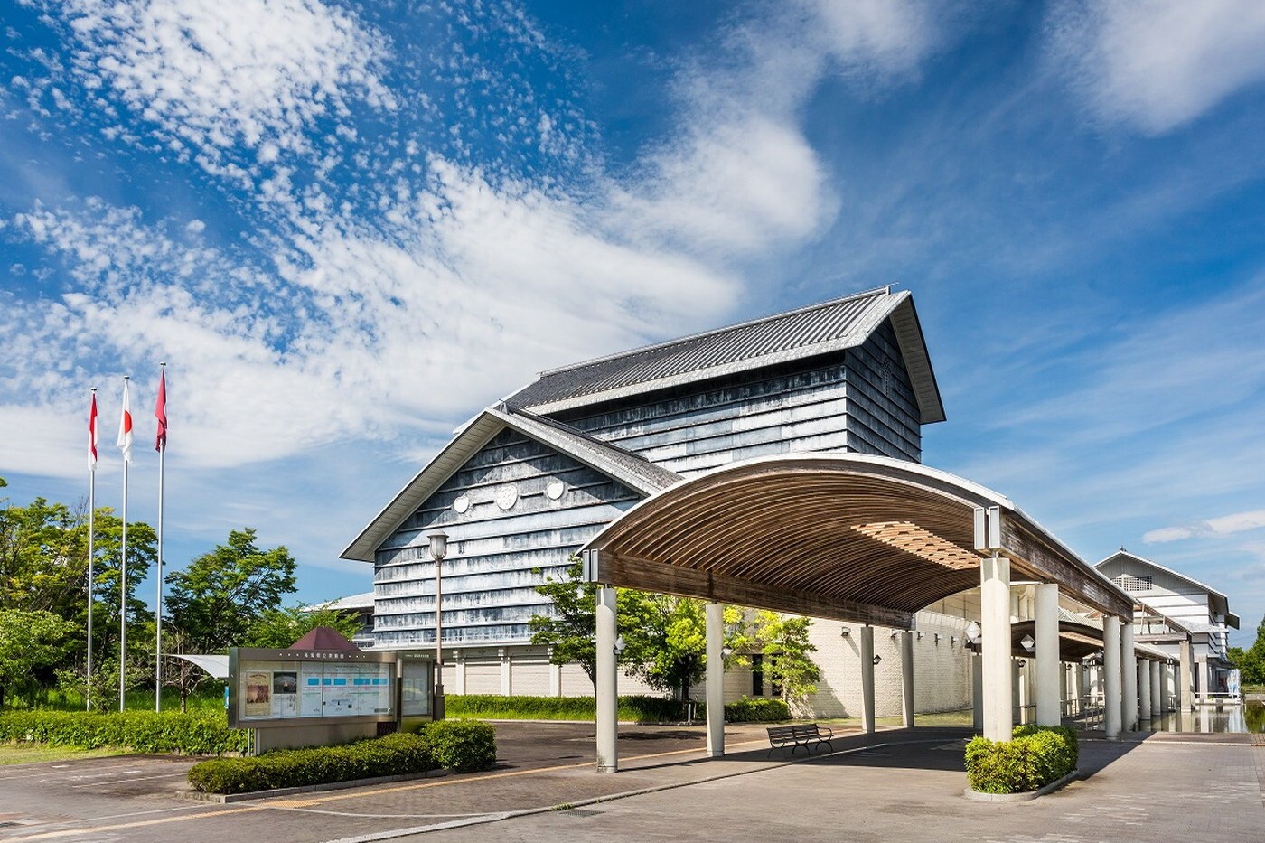 ทางเข้าด้านหน้าของพิพิธภัณฑ์ศิลปะประจำจังหวัดโคจิ