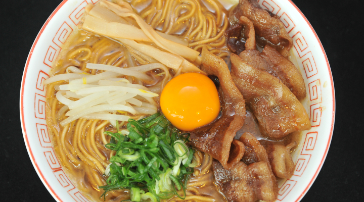 ราเม็ง Tokushima Ramen ใส่หมูและไข่