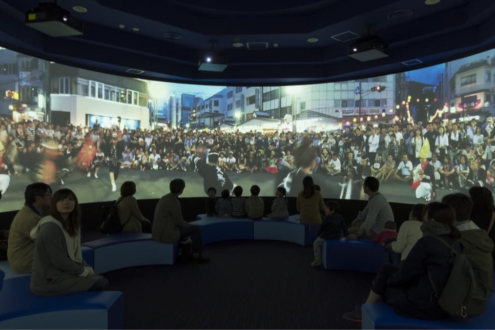 จอภาพโค้งและที่นั่งชมภาพยนตร์ 4K 360° Theater awa ภายในพิพิธภัณฑ์เอดดี้