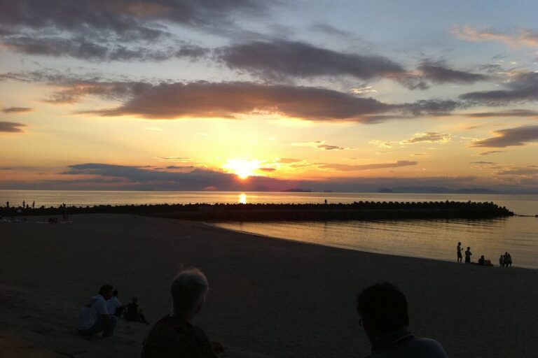 ชายหาดเอฮิเมะ 6 แห่ง