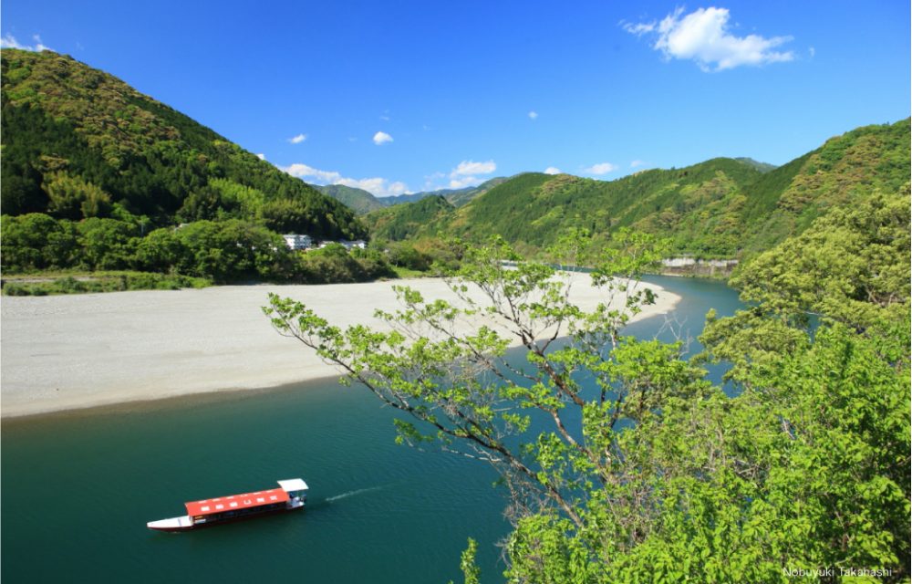 เรือยากาตะนิโยโดกาวะล่องบนแม่น้ำนิโยโด