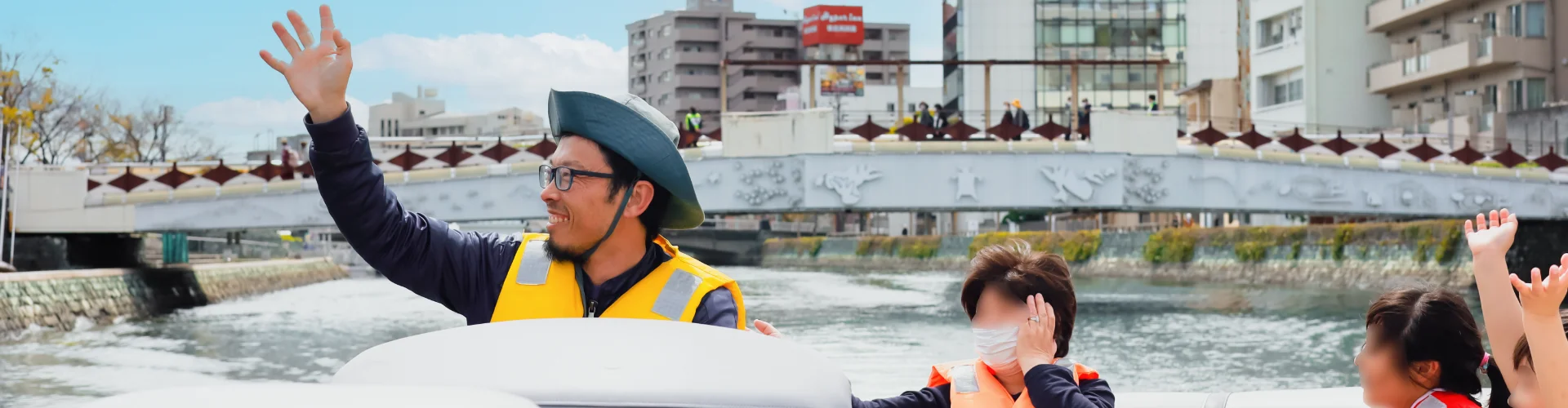 ทิวทัศน์ริมแม่น้ำระหว่างล่องเรือ Hyotanjima Cruise