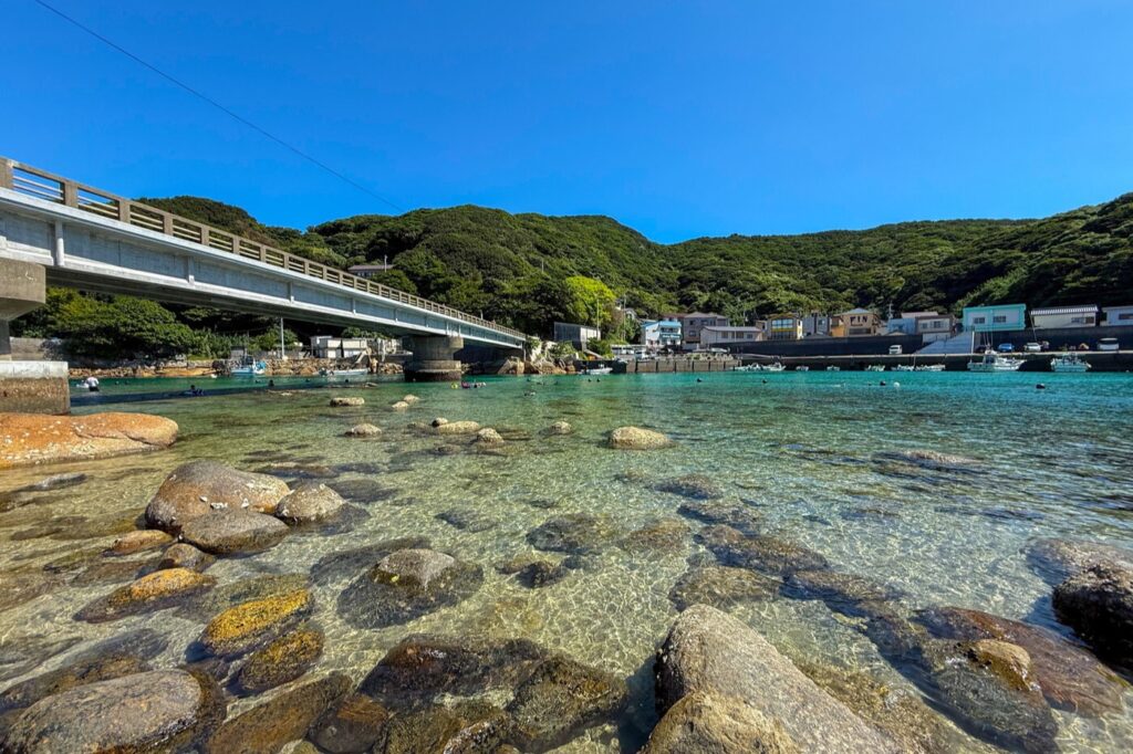 ชายหาดคาชิวาจิมะ โคจิ｜เล่นน้ำทะเลใสใต้สะพานอย่างปลอดภัย