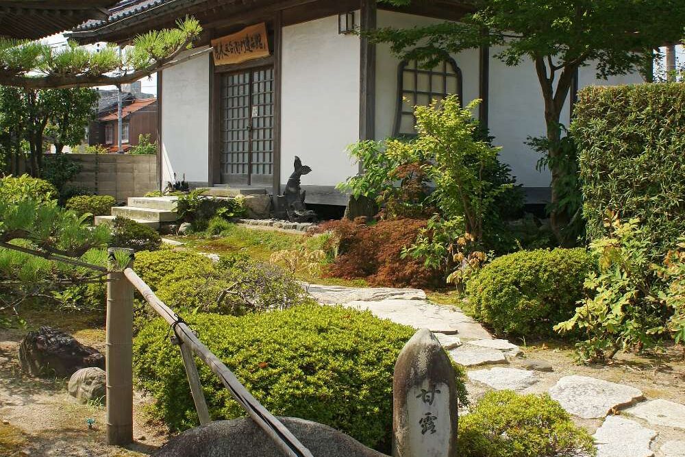สวนญี่ปุ่นภายในวัดเก็นชูจิ เมืองทตโตริ