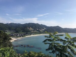 หาดฮิงาชิฮามะ ทตโตริ ทะเลใสจนเห็นพื้นทราย