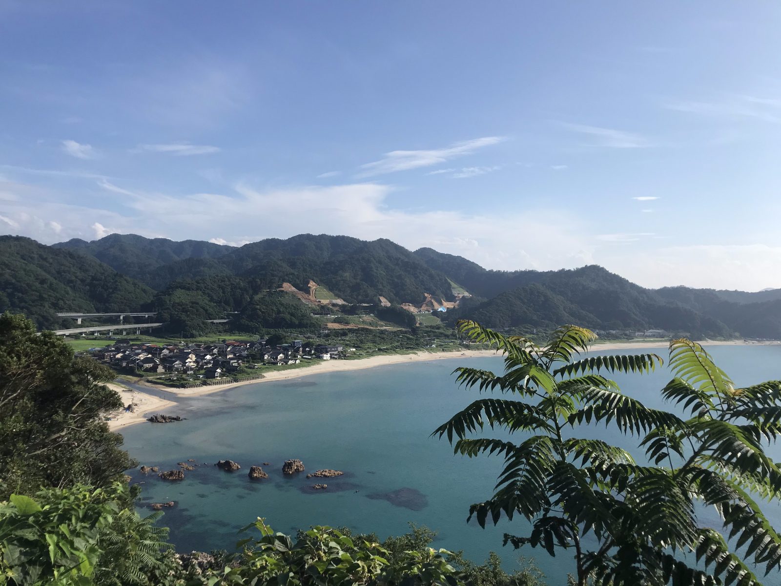 หาดฮิงาชิฮามะ เมืองอิวามิ จังหวัดทตโตริ มองจากจุดชมวิวฮิงาชิฮามะ