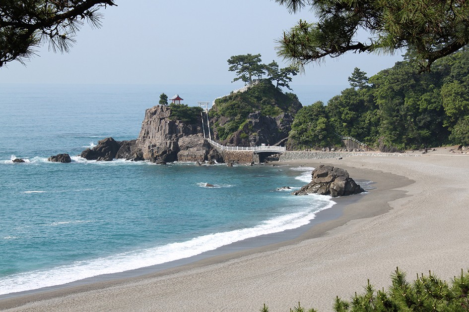 แนวชายหาดคัตสึระฮามะและแหลมริวโอมิซากิ