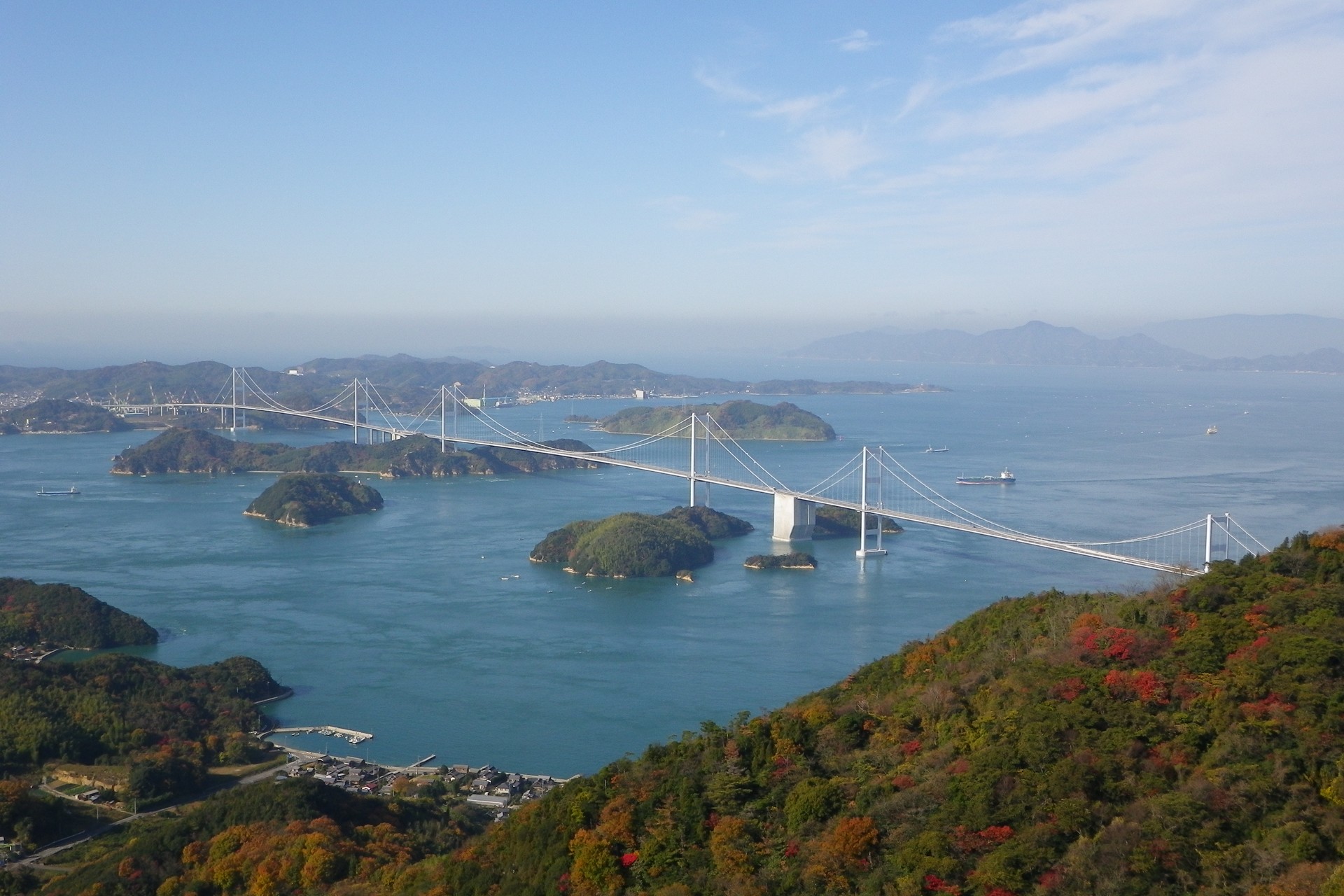 สะพานคุรุชิมะไคเคียวและหมู่เกาะที่มองจากภูเขาคิโรซัง
