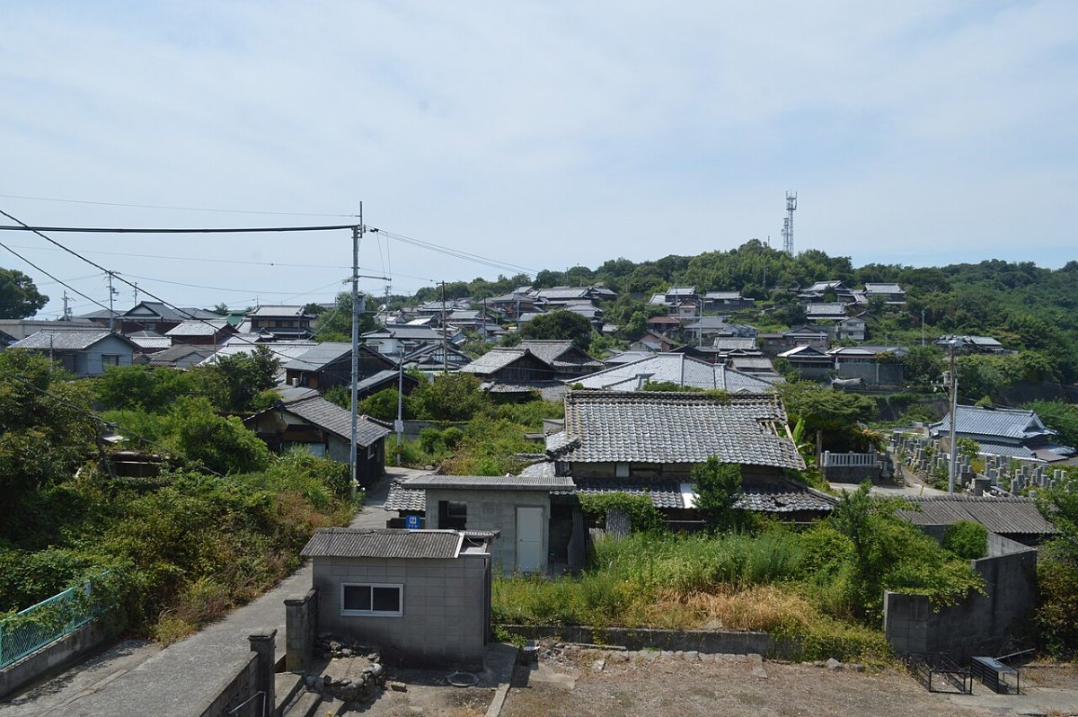 บ้านเรือนบนเนินของเกาะอิบุกิจิมะ เมืองคันอนจิ