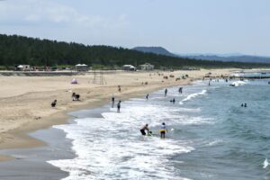 หาดคาโระมินาโตะ ทตโตริ ว่ายน้ำแล้วเดินไปกินอาหารทะเล