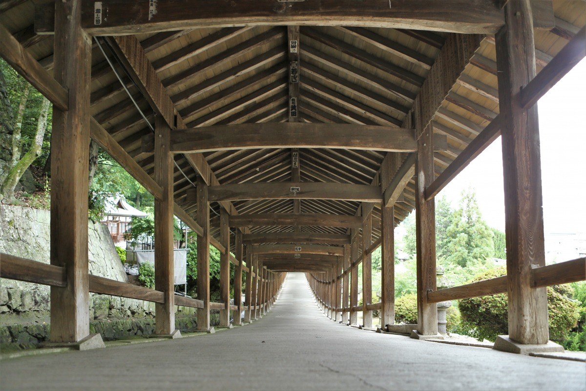 ทางเดินมีหลังคายาว 360 เมตรของศาลเจ้าคิบิตสึ