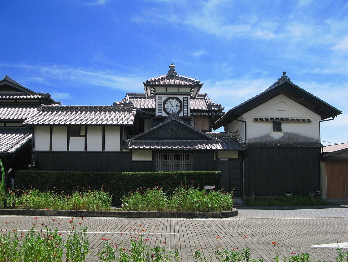 หอนาฬิกาโนระโดเค บนบ้านเก่าในเมืองอากิ