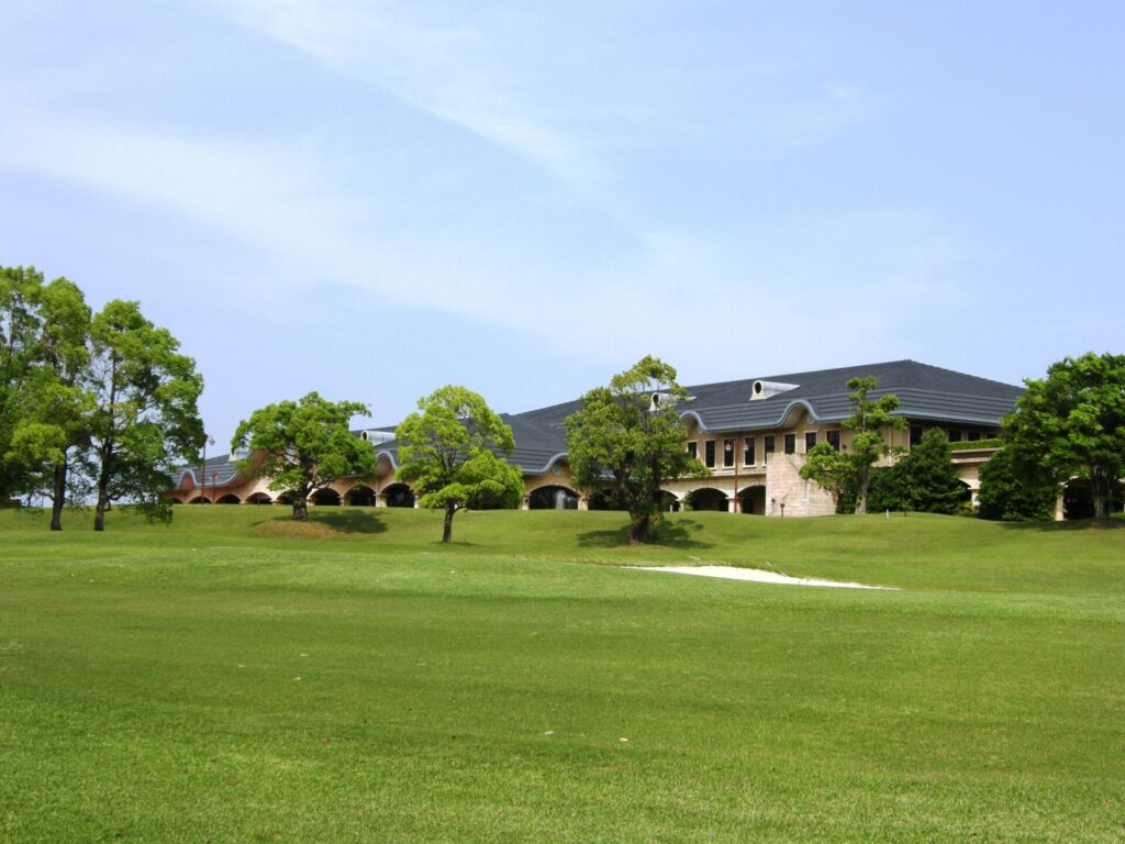 คลับเฮาส์และสนามของ Sunpia Golf Club จังหวัดโทคุชิมะ
