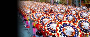 เทศกาลชานชานทตโตริ รำร่มติดกระดิ่งกว่า 4,000 คน