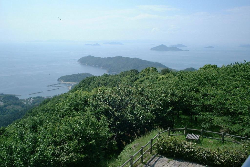 วิวทะเลเซโตะในและหมู่เกาะจากภูเขาชิอุเดยามะ
