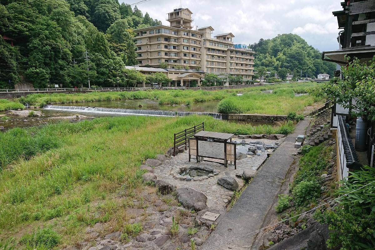 บ่อน้ำร้อนริมแม่น้ำคาวาระบุโระ ออนเซ็นมิซาสะ