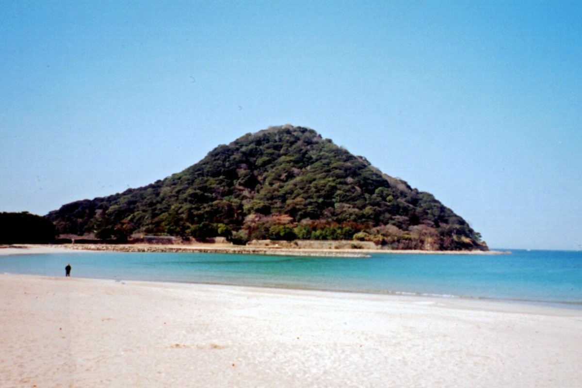 หาดคิคุงาฮามะและภูเขาชิซุกิ ฮางิ