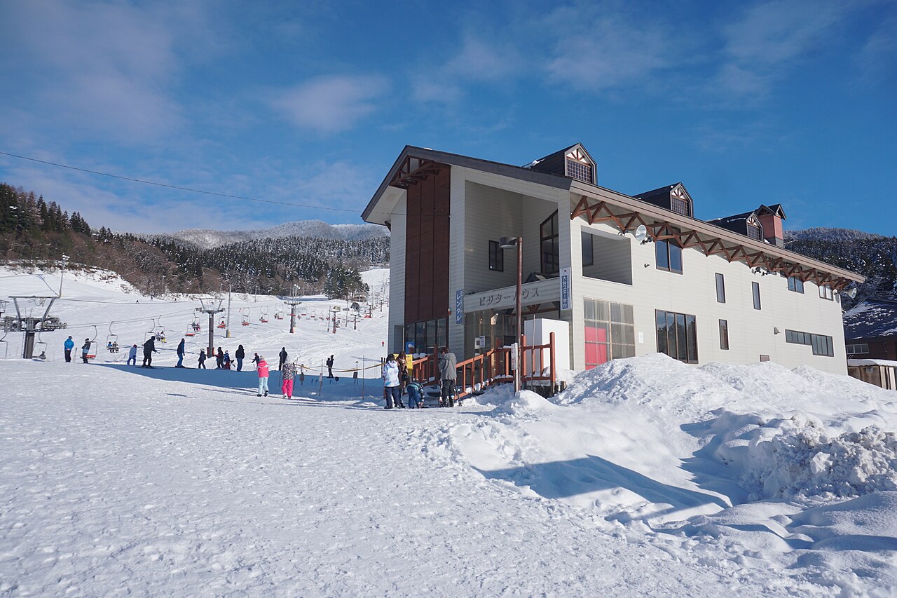อาคาร Visitor House ที่ฐานโอได สกีรีสอร์ต