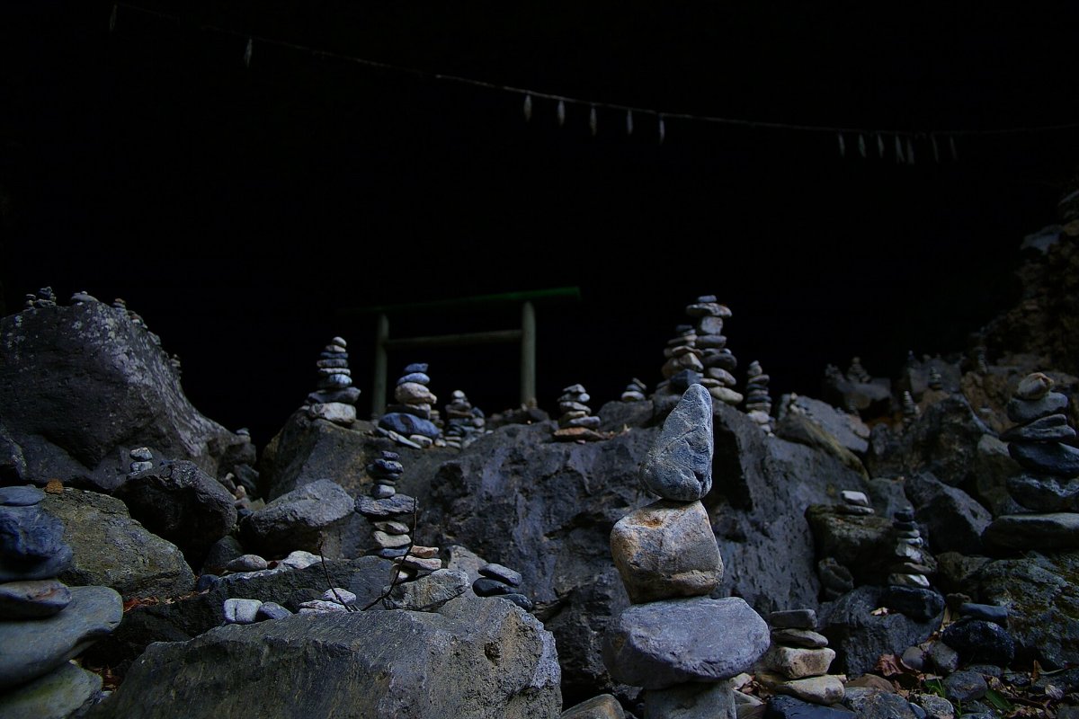 กองหินในถ้ำอามาโนะยาสุกาวาระ