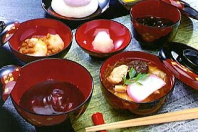 ชุดอาหารโมจิหลายหน้าในถ้วยเดียวที่ร้านในเมืองอิจิโนเซกิ