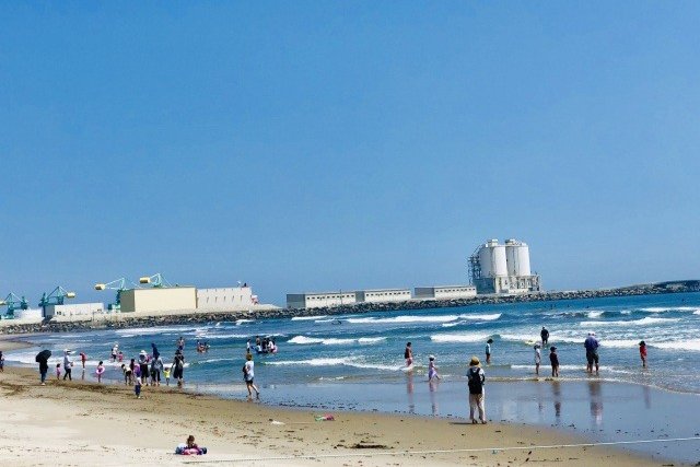 ชายหาดทรายและทะเลที่หาดคิตะอิซูมิ เมืองมินามิโซมะ จังหวัดฟุกุชิมะ