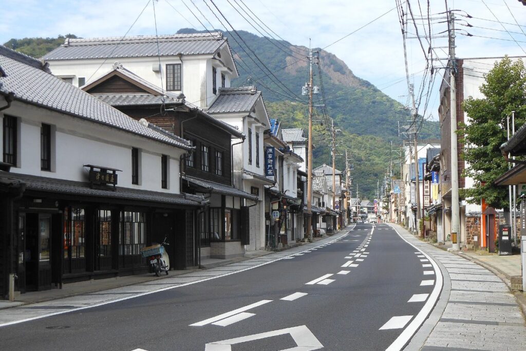 อาริตะอุจิยามะ ซากะ｜เมืองเครื่องเคลือบและศาลเจ้าโทซัง
