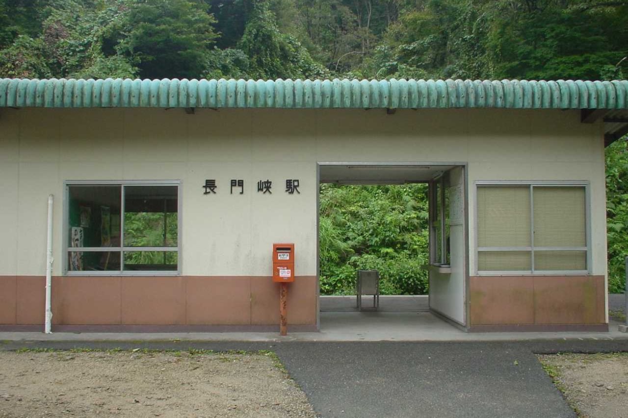 สถานี JR โจมงเคียวบนรถไฟสายยามากุจิ