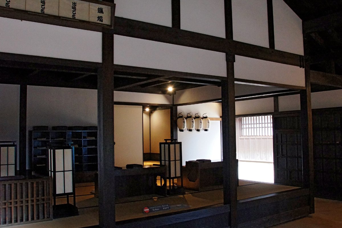 ภายในอาคารที่สร้างขึ้นใหม่ในเดจิมะ