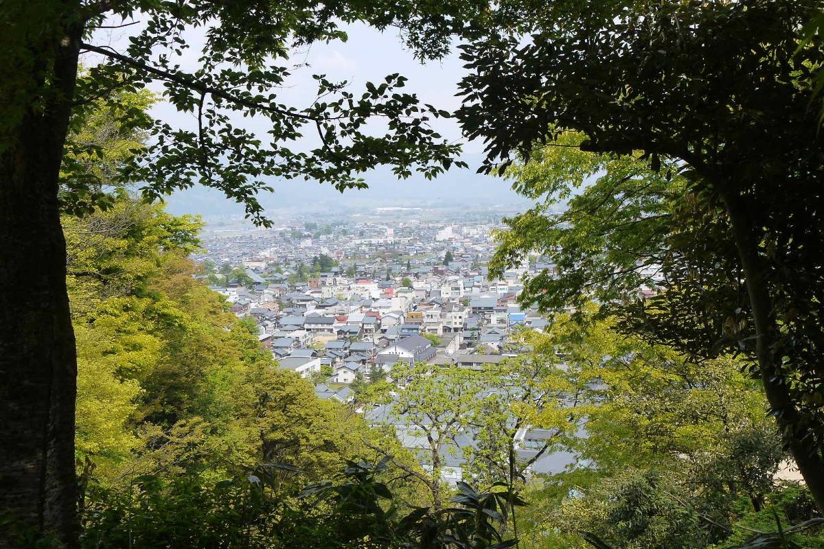 วิวเมืองโอโนะจากทางเดินบนเขา
