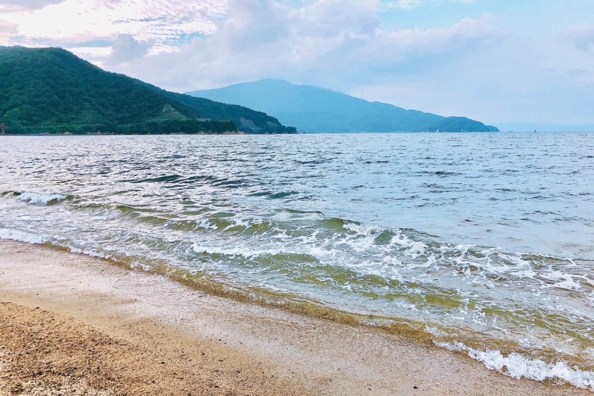 หาดเคฮิโนะมัตสึบาระ ติดป่าสน เมืองสึรุงะ