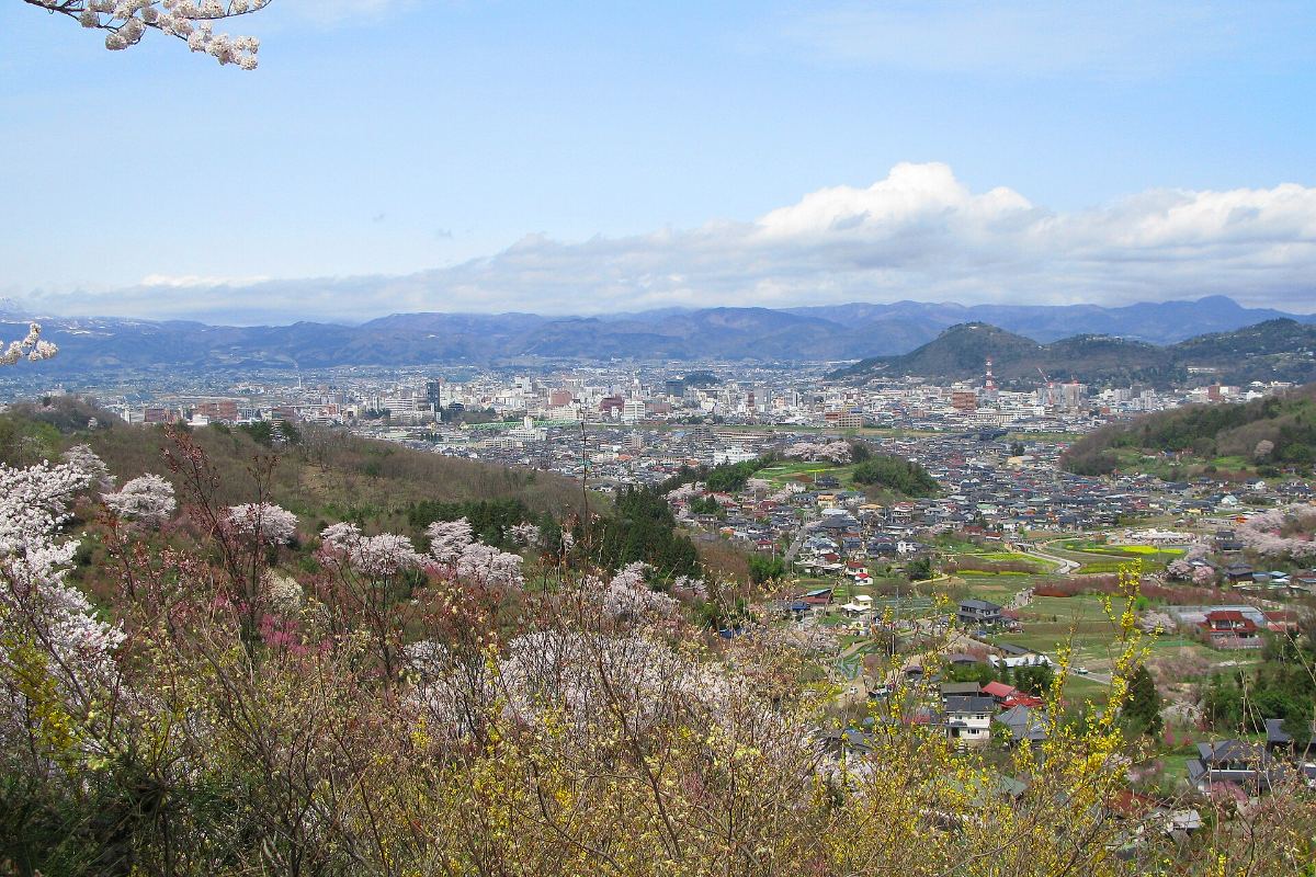 วิวเมืองฟุกุชิมะจากเนินสวนฮานามิยามะ