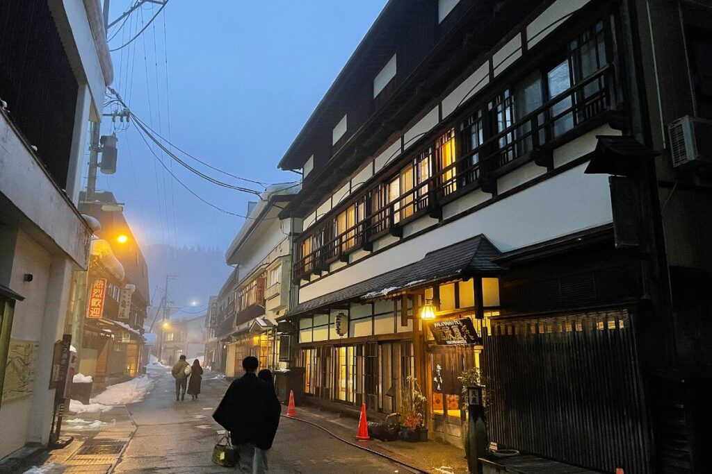 ออนเซ็นฮิจิโอริ|เมืองน้ำแร่เก่า 1,200 ปีในแดนหิมะหนัก