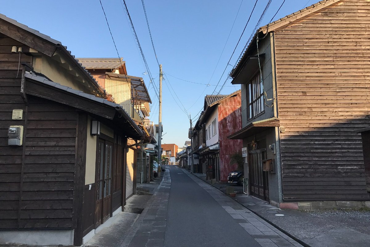ถนนทามาจิในย่านมาเมดะ