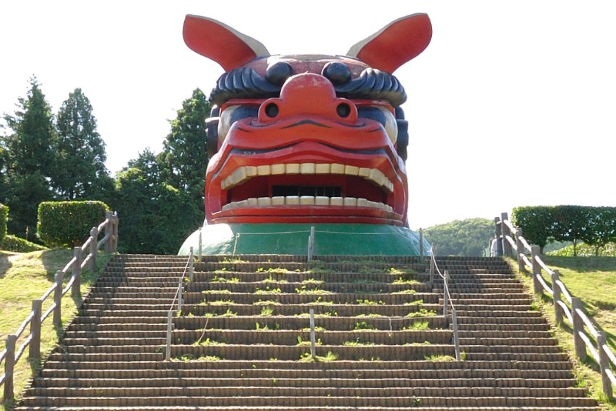 จุดชมวิวรูปหัวสิงโตสีแดงขนาดยักษ์