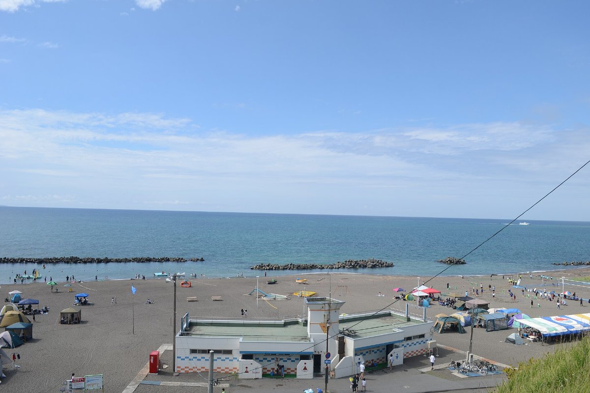 ชายหาดทรายและทะเลที่หาดฮาโบโระซันเซ็ตบีช เมืองฮาโบโระ ฮอกไกโด