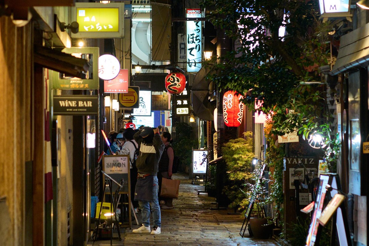 ร้านอาหารเรียงรายในตรอกโฮเซ็นจิโยโกโจ