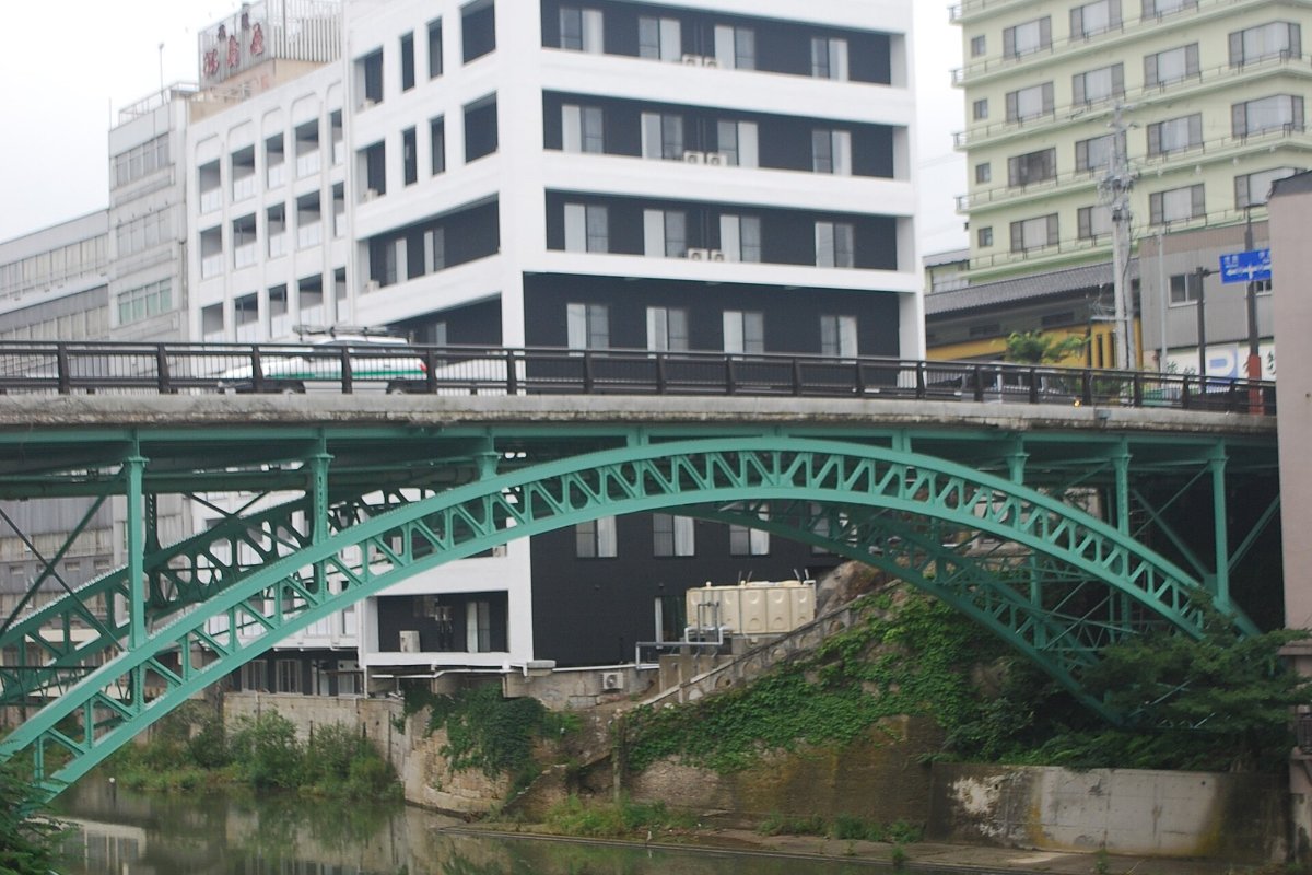 สะพานโทสึนะในเมืองออนเซ็นอีซากะ