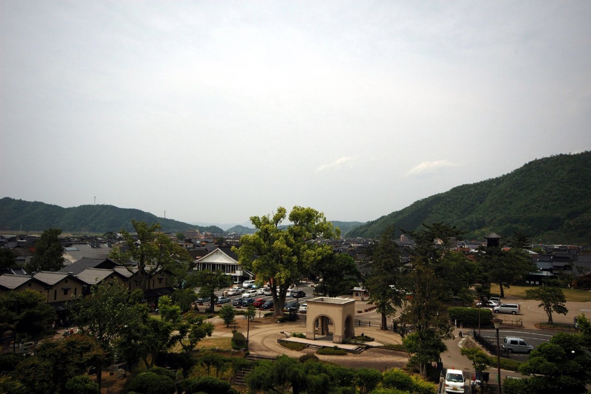 เมืองเก่าอิซูชิท่ามกลางภูเขา