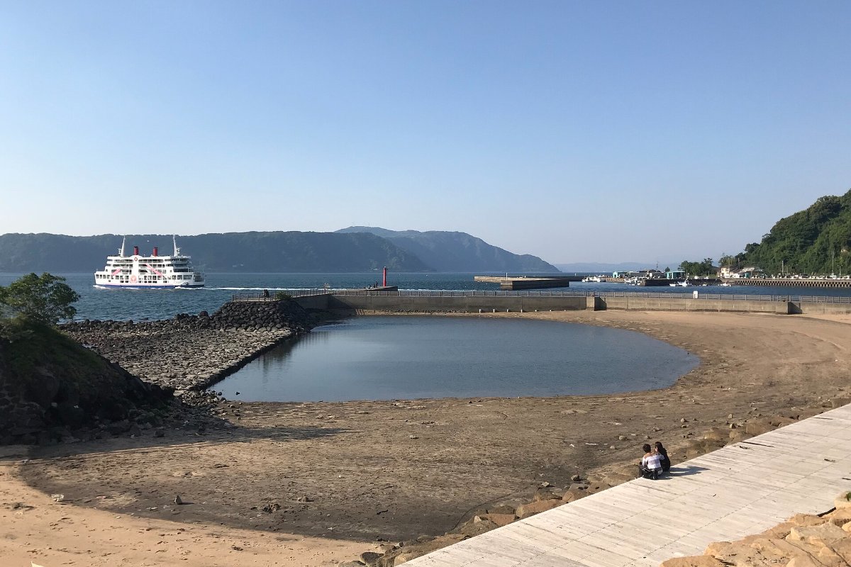 เรือเฟอร์รี่ซากุระจิมะและหาดเรนโบว์