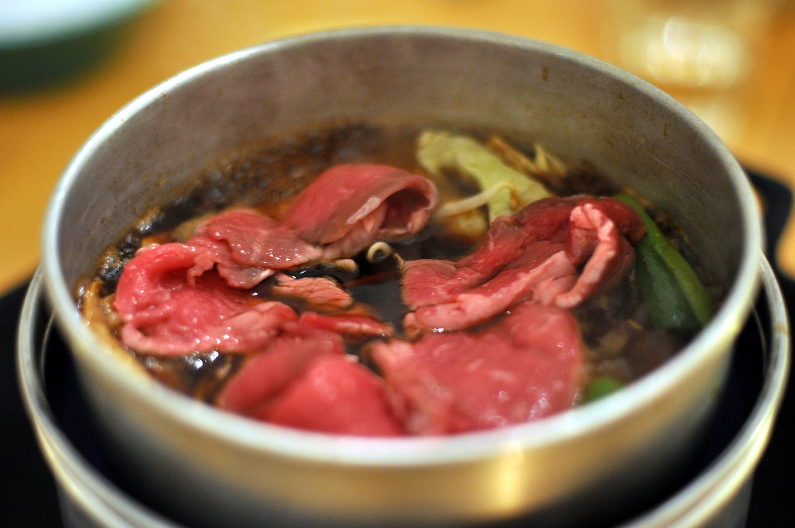หม้อเนื้อวัวกิวนาเบะต้มในน้ำซุปซีอิ๊ว