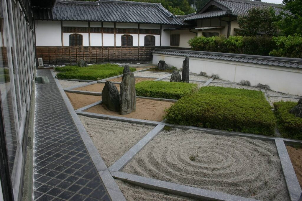 สวนหินแบบเซนในวัดคันโยจิ เมืองชูนัน