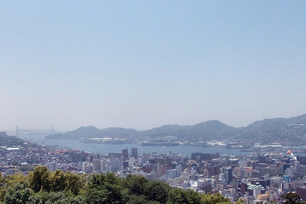 วิวเมืองนางาซากิและท่าเรือจากสวนคาซากาชิระ