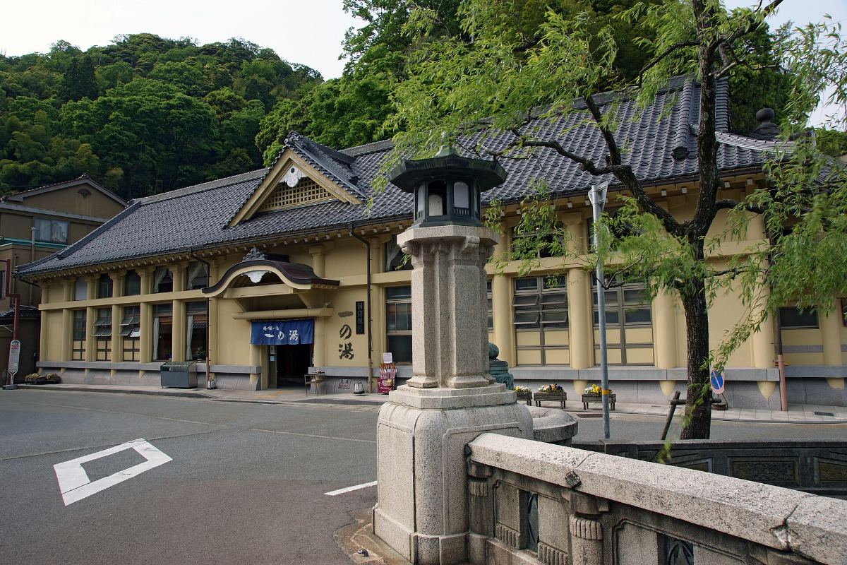 อาคารออนเซ็นสาธารณะในเมืองคิโนซากิ
