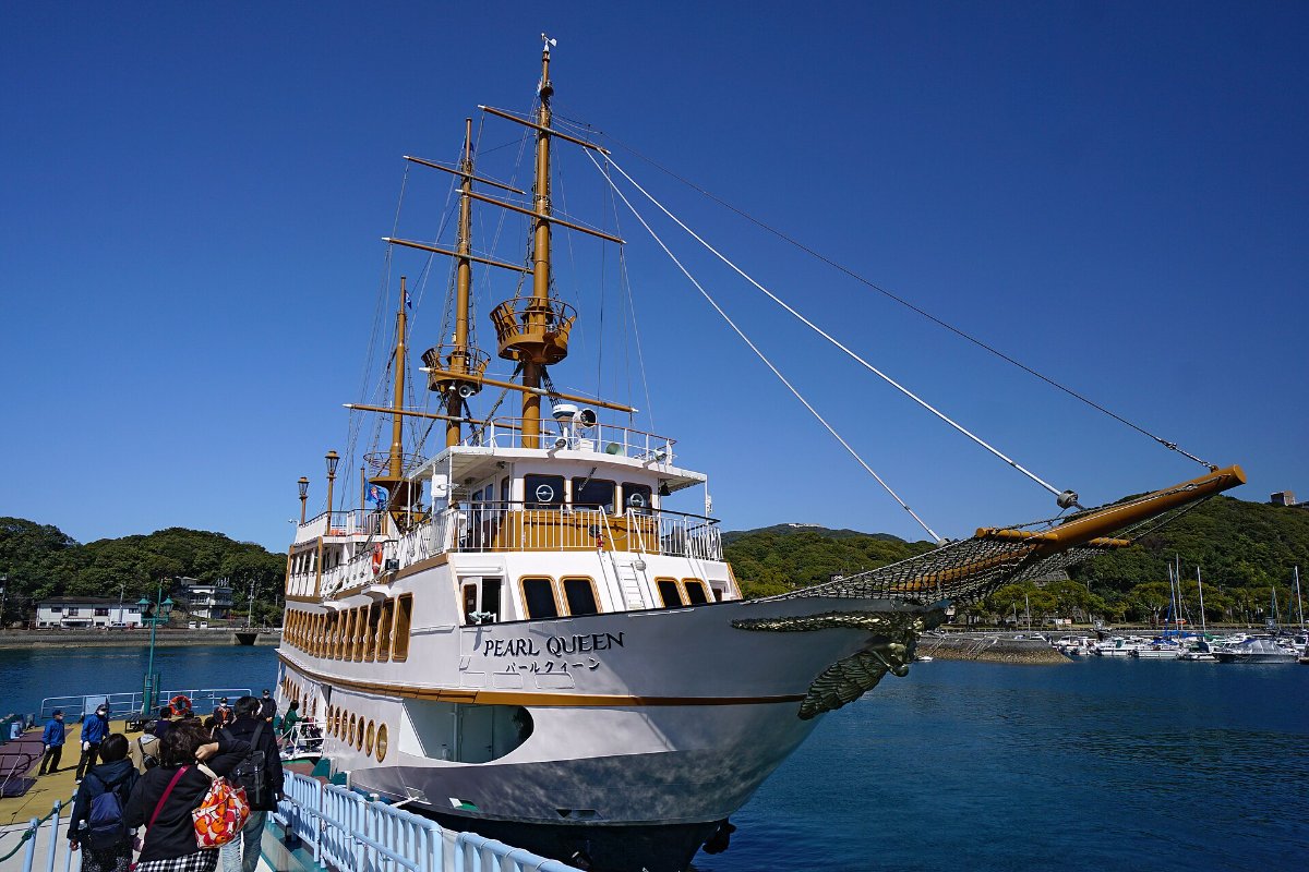 เรือชมเกาะคุจูคุชิมะที่ท่าเรือเพิร์ลซีรีสอร์ต