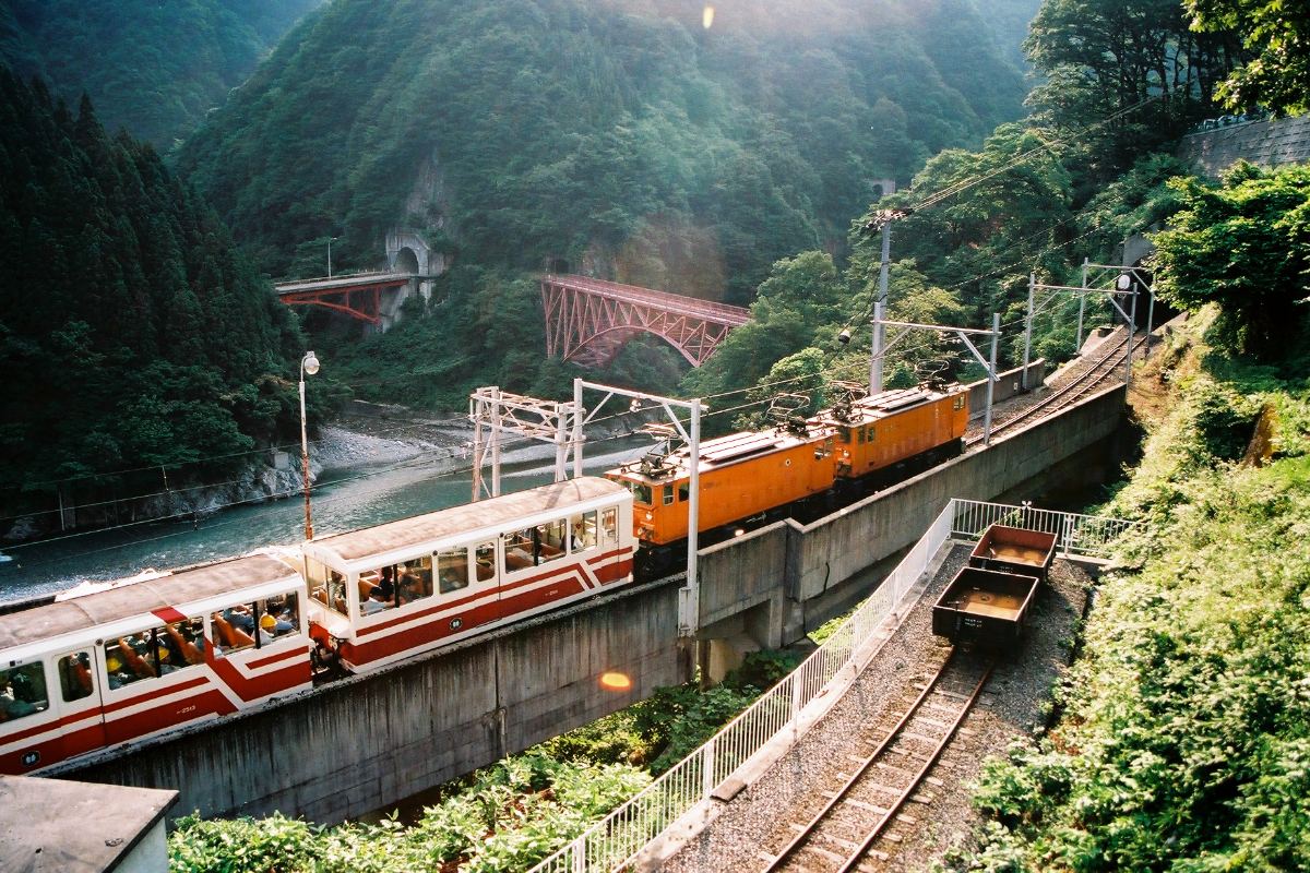 หุบเขาคุโรเบะ (รถไฟหุบเขาคุโรเบะ รถไฟโทรกโกะ)