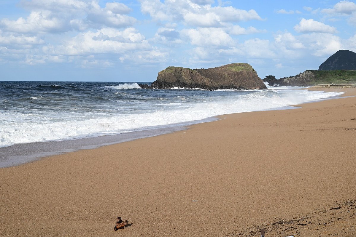 หาดทรายและโขดหินริมทะเลย่านไทซะ เมืองเคียวทังโกะ จังหวัดเกียวโต