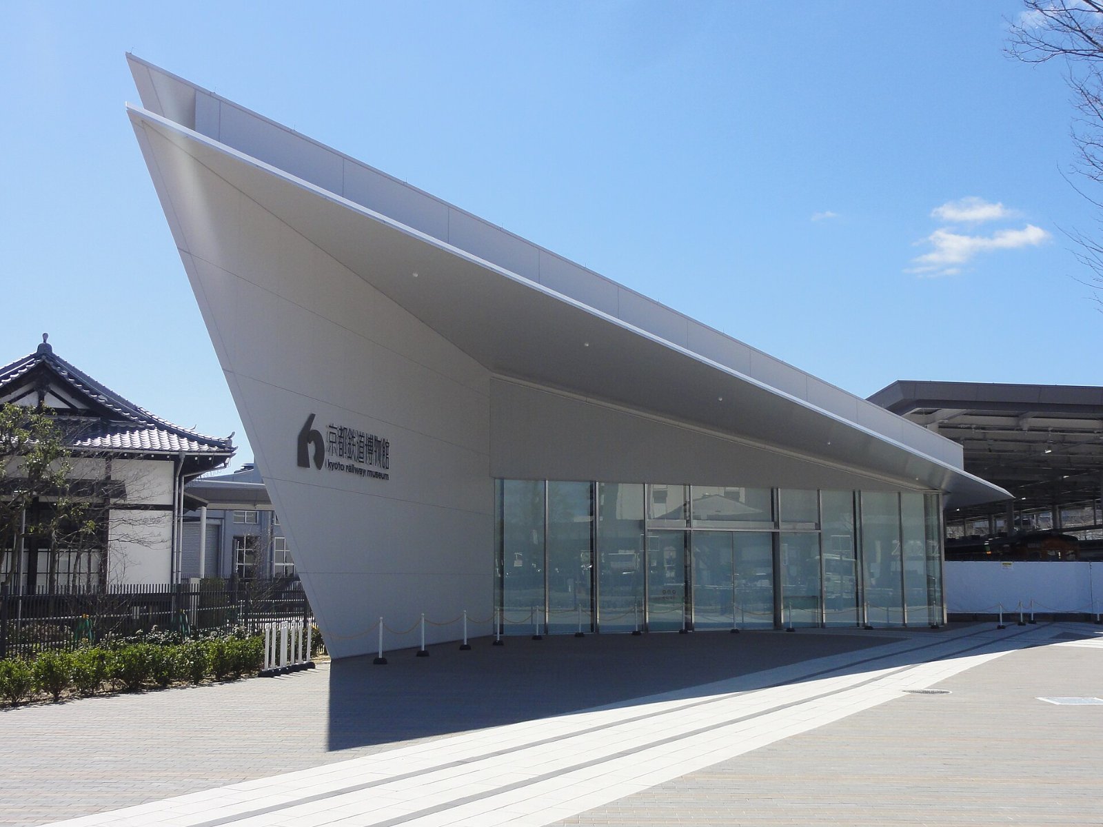 อาคารทางเข้าพิพิธภัณฑ์รถไฟเกียวโต