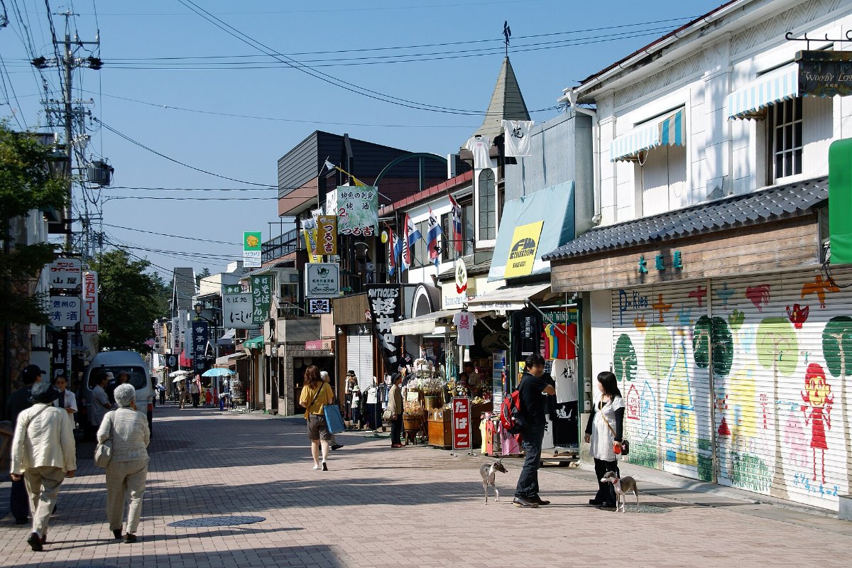ทางเข้าถนนคิวคารุอิซาวะกินซ่า